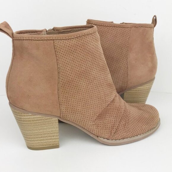 NEW Dolce Vita DV8 Tan Perforated Faux Suede Vegan Leather Ankle Boots - Picture 1 of 5